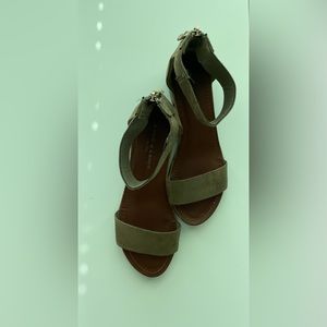 Rock & Candy women Nancie Fabric Open Toe | Casual Ankle Strap Sandals | Size 7